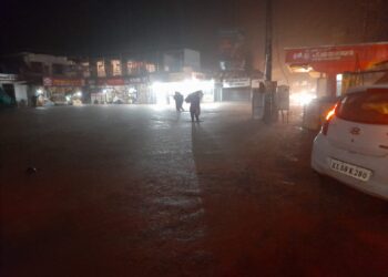 കണ്ണവം വനത്തിൽ ഉരുള്പൊട്ടല്; നെടുംപൊയില് ടൗണില് വെള്ളം കയറി; നാല് കുടുംബങ്ങള് ഒറ്റപ്പെട്ടു