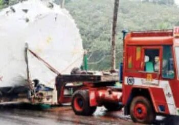 ഭീമൻ യന്ത്രങ്ങളുമായി വന്ന ലോറി വ്യാഴാഴ്ച ചുരം കയറും