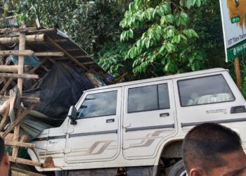 കണിയാമ്പറ്റ മില്ലു മുക്കിൽ വാഹനാപകടം: 2 പേർക്ക് പരിക്ക്.