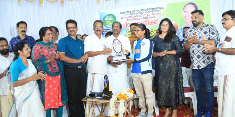 മിന്നുമണിയെ പൗരാവലി ആദരിച്ചു