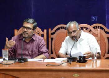 കരുതലും കൈത്താങ്ങും പരാതികള്‍ ഉടന്‍ തീര്‍പ്പാക്കണം