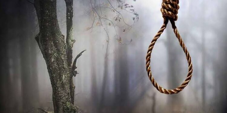 നിരവില്‍പുഴയിൽ , യുവാവും യുവതിയും തൂങ്ങി മരിച്ച നിലയില്‍