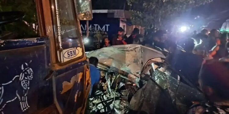 കണ്ണൂരിൽ കാറും ലോറിയും കൂട്ടിയിടിച്ച് അഞ്ച് മരണം