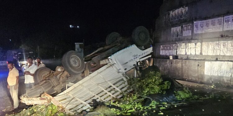 താമരശ്ശേരി ചുരത്തിൽ വാഹനാപകടം:രണ്ടു പേർക്ക് ഗുരുതര പരിക്ക്