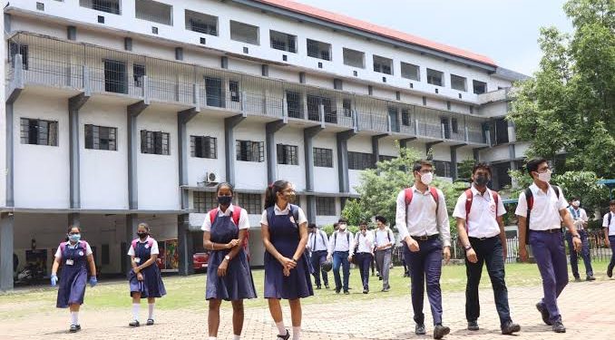 ശനിയാഴ്ച സ്കൂളിൽ പോകണ്ട; പ്രവൃത്തിദിനമാക്കിയ തീരുമാനം മരവിപ്പിച്ചു