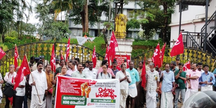 കേരള ആർട്ടിസാൻസ് യൂണിയൻ [CITU ]മാനന്തവാടി RDO ഓഫീസ് മാർച്ചും, ധർണ്ണയും നടത്തി