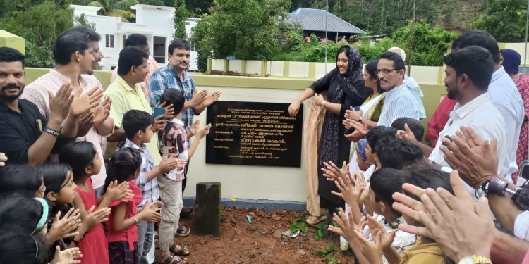 ചുറ്റുമതിൽ ഉൽഘാടനം ചെയ്തു