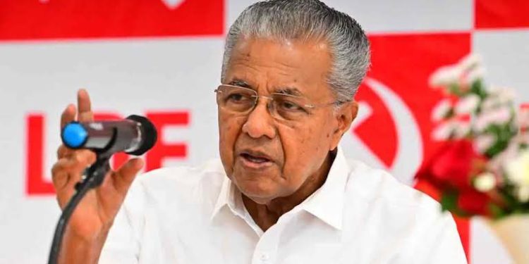 വിദ്യാര്‍ഥികളുടെ ബാഗ് അധ്യാപകര്‍ക്ക് പരിശോധിക്കാം; ബാലാവകാശ കമ്മീഷന്‍ നിര്‍ദേശത്തിനെതിരെ മുഖ്യമന്ത്രി